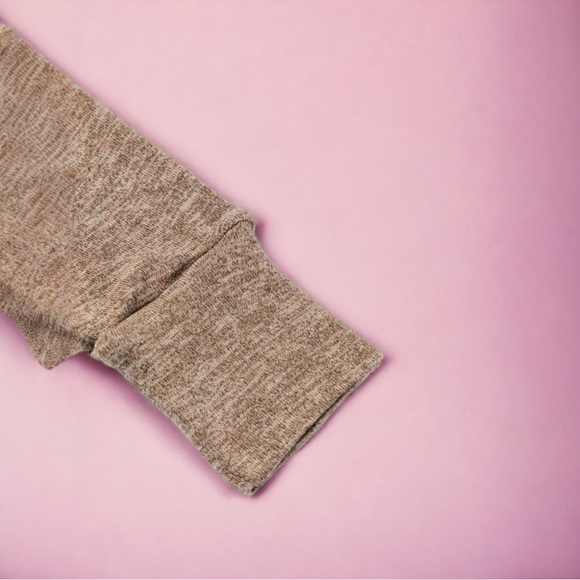 Marble Knit Cold Shoulder Top - Picture 6 of 7